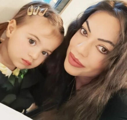 Емили стана Амили така Славея Сиракова смени името на